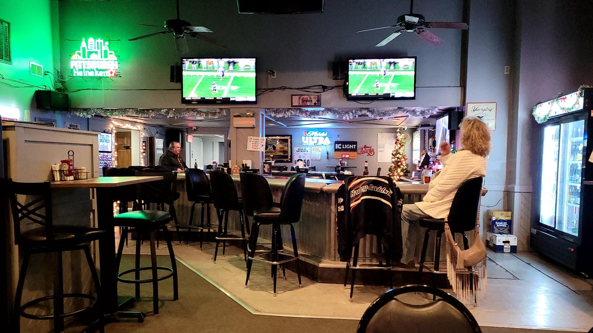 Lucky's Bar & Grille