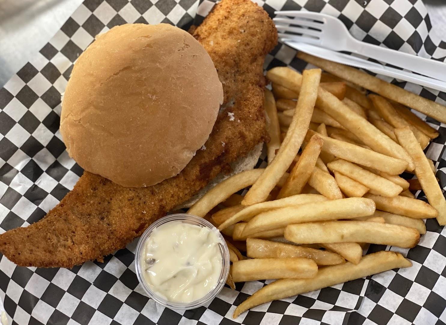 Lucky's Bar & Grille